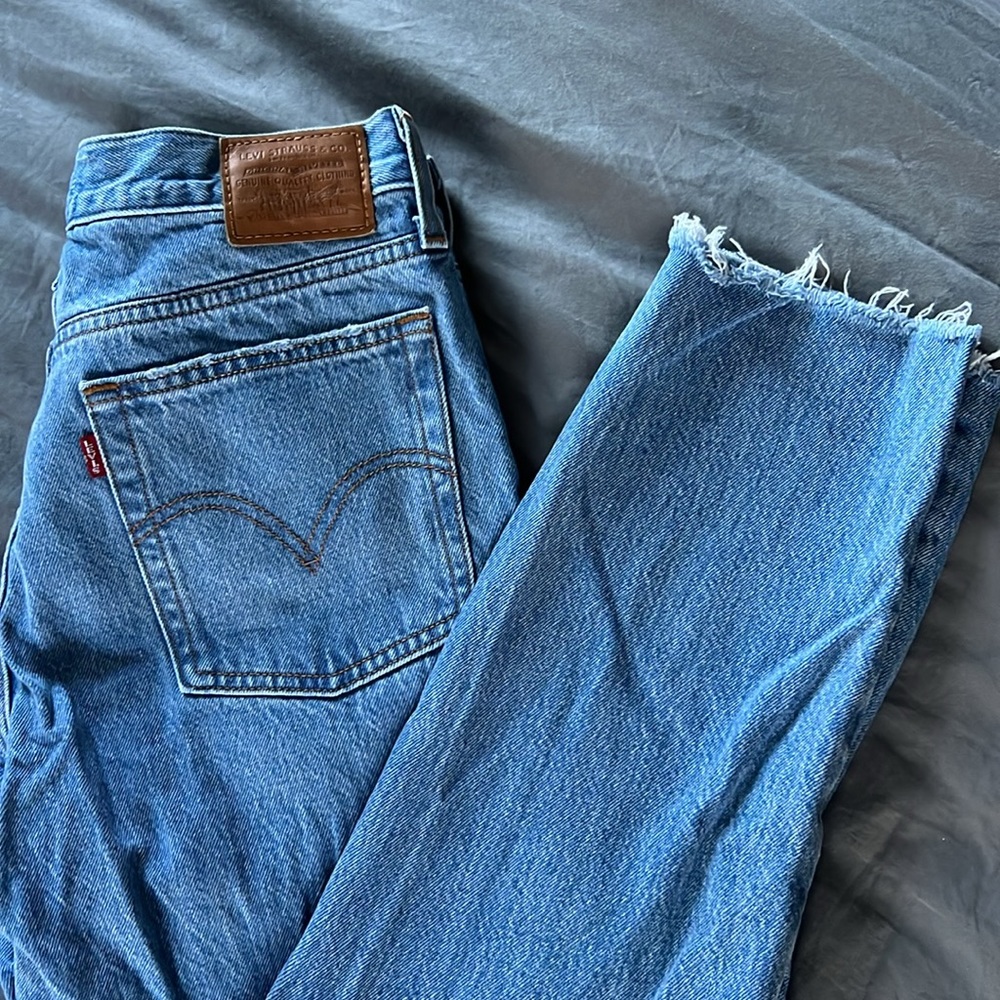 Size 29 high rise wedgie Levi’s